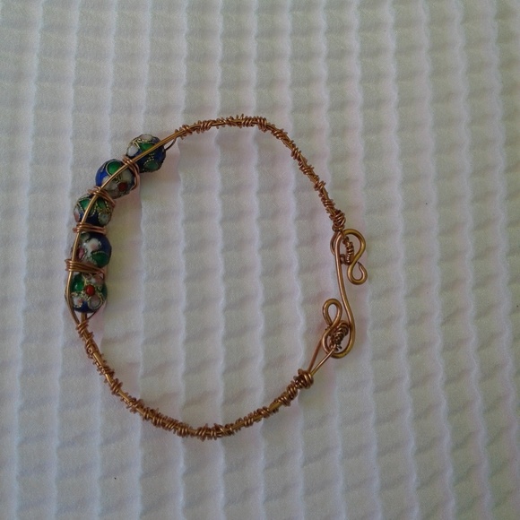 Copper wired bracelet, beautiful blue green beads. - Picture 4 of 6